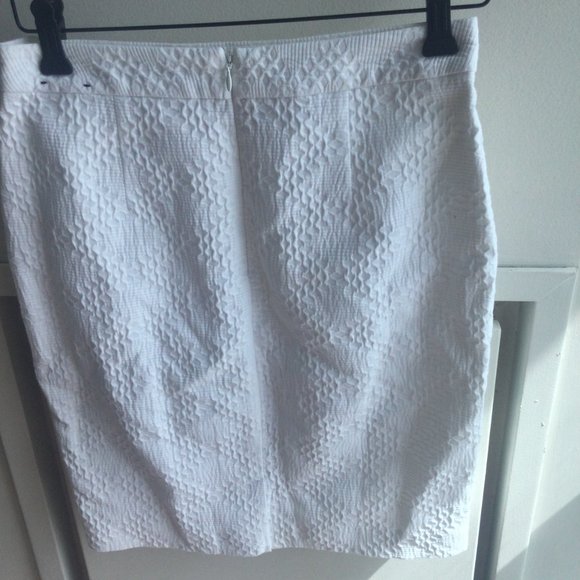 Banana Republic Factory white pencil skirt - Picture 3 of 3